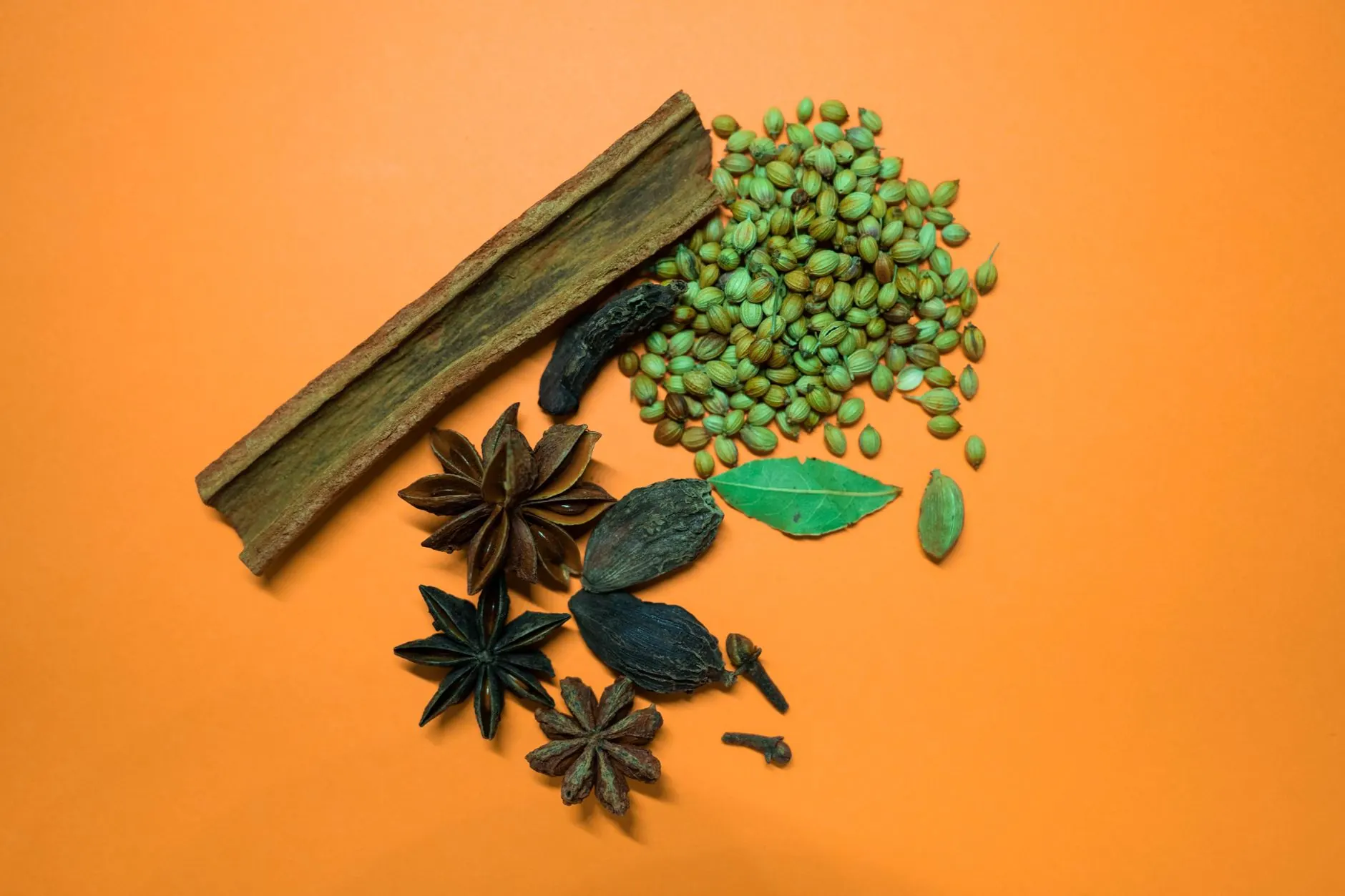 螺蛳粉与酸辣粉的汤底工艺差异：从发酵酸笋到辣油调配的技术解析正文配图 2