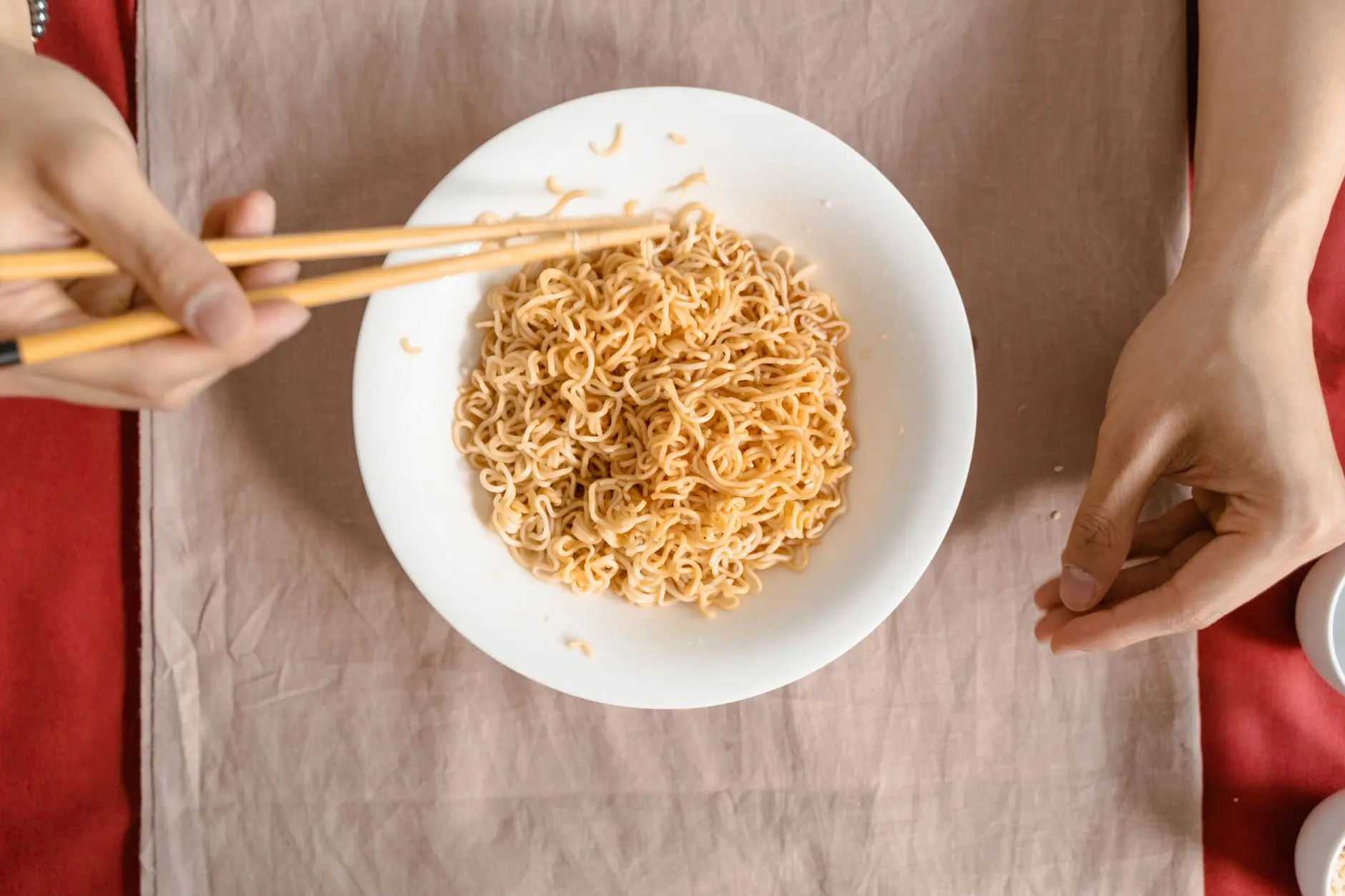 上海温洋贸易：螺蛳粉与酸辣粉等速食产品如何满足长三角年轻消费群体需求正文配图 1