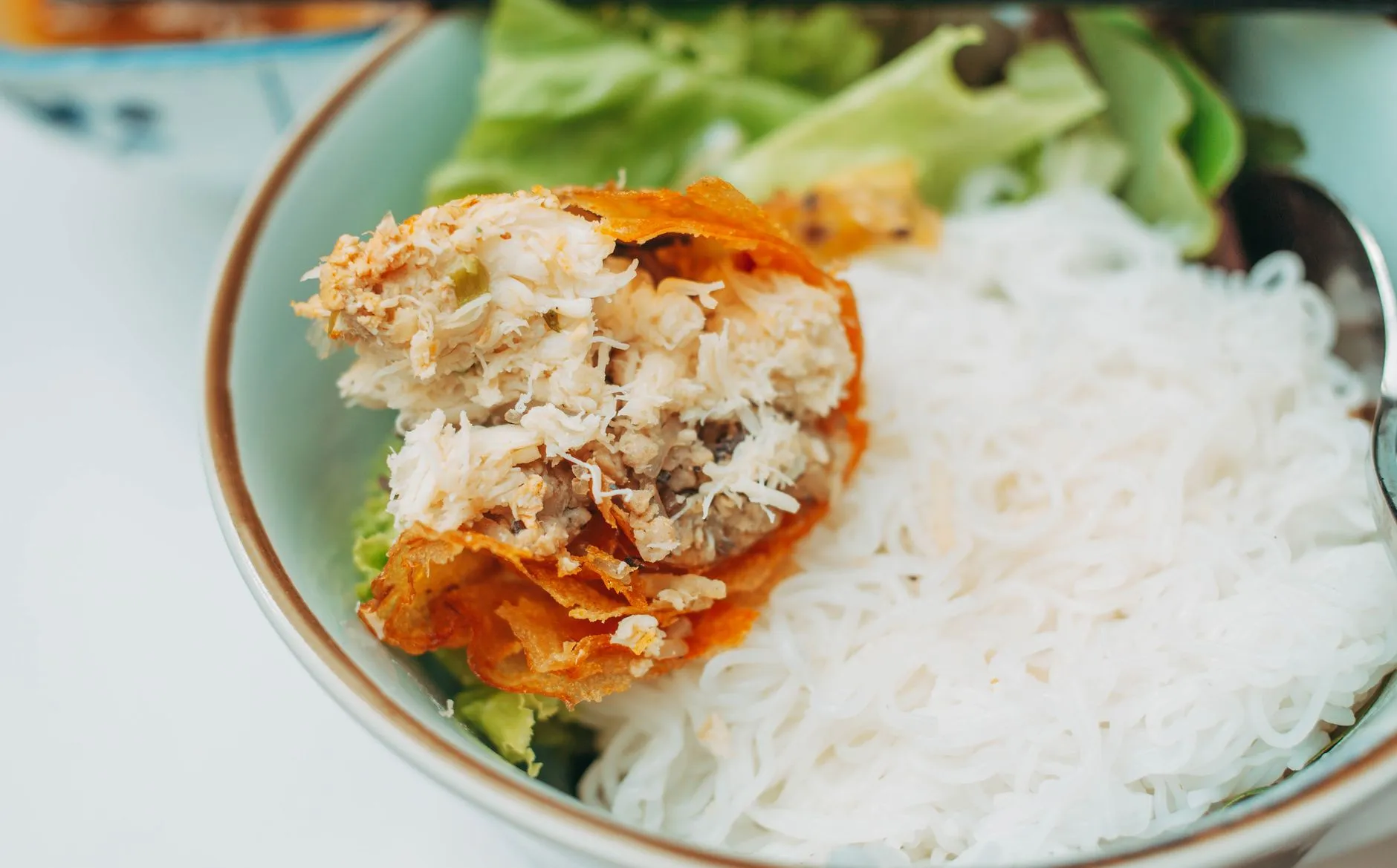 自热火锅与麻辣烫产品对比分析:速食赛道差异化竞争的关键要素正文配图 1