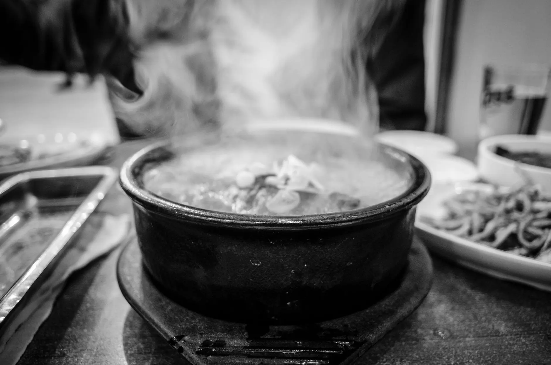 自热火锅与麻辣烫产品迭代分析:从加热技术到食材锁鲜的行业演进正文配图 1